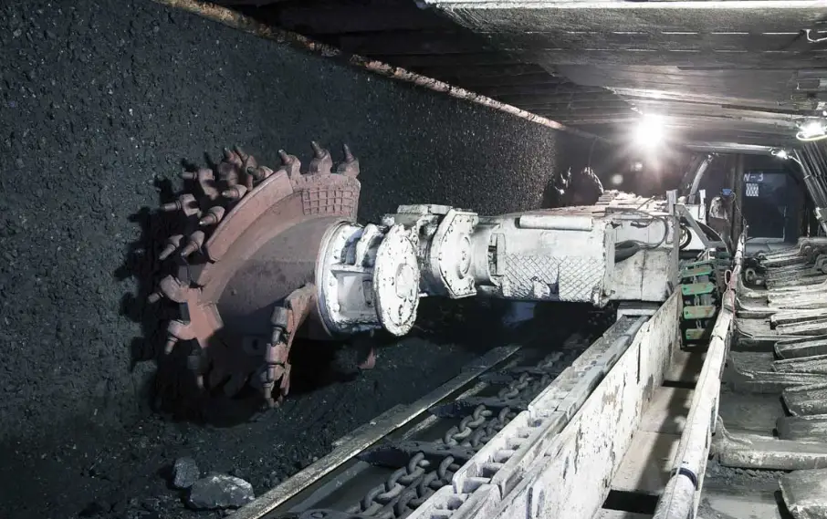 Coal feeder chain for mining and bulk material handling